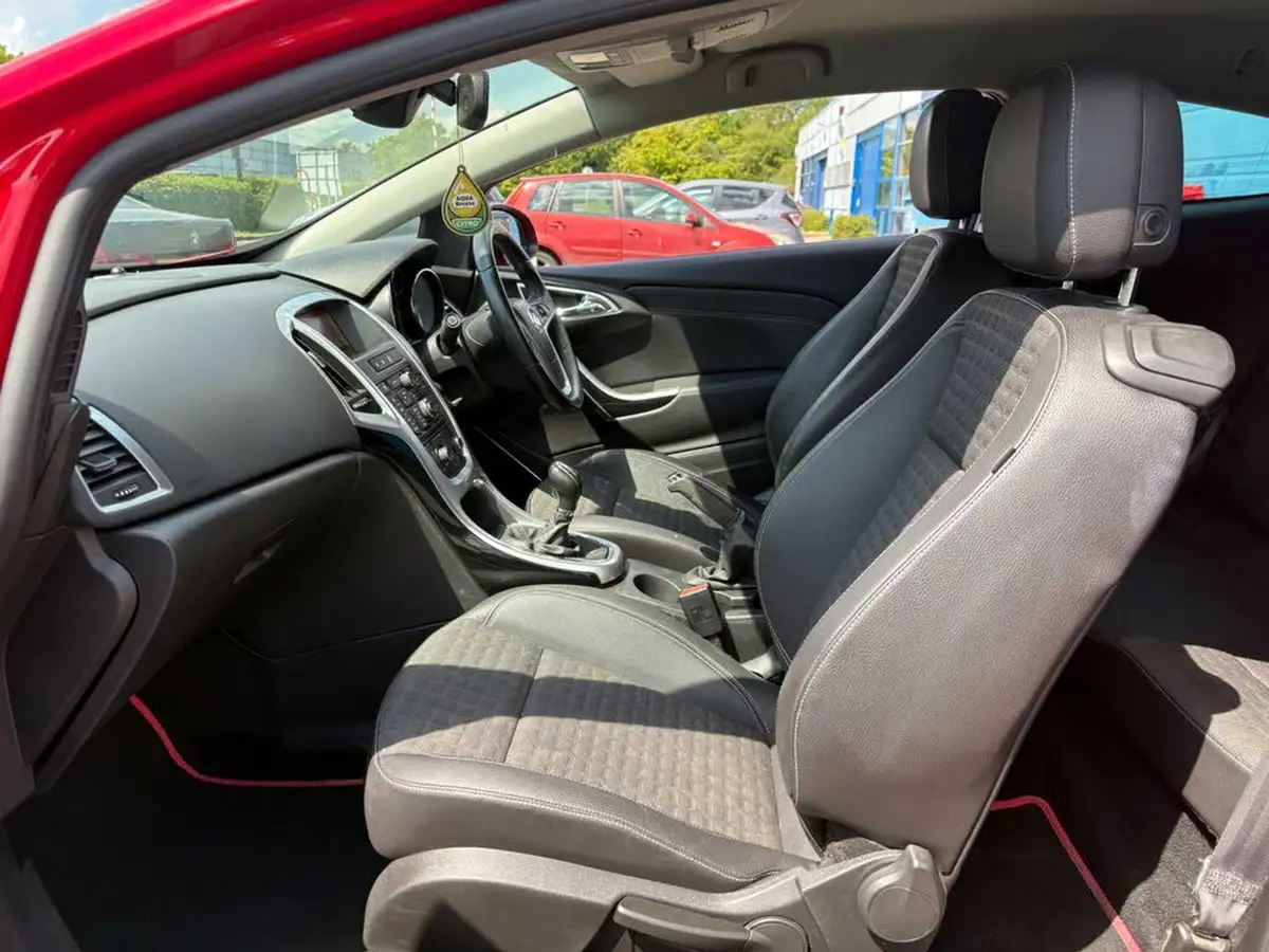 2014-vauxhall-astra-gtc-17cdti-sri-130ps-big-22