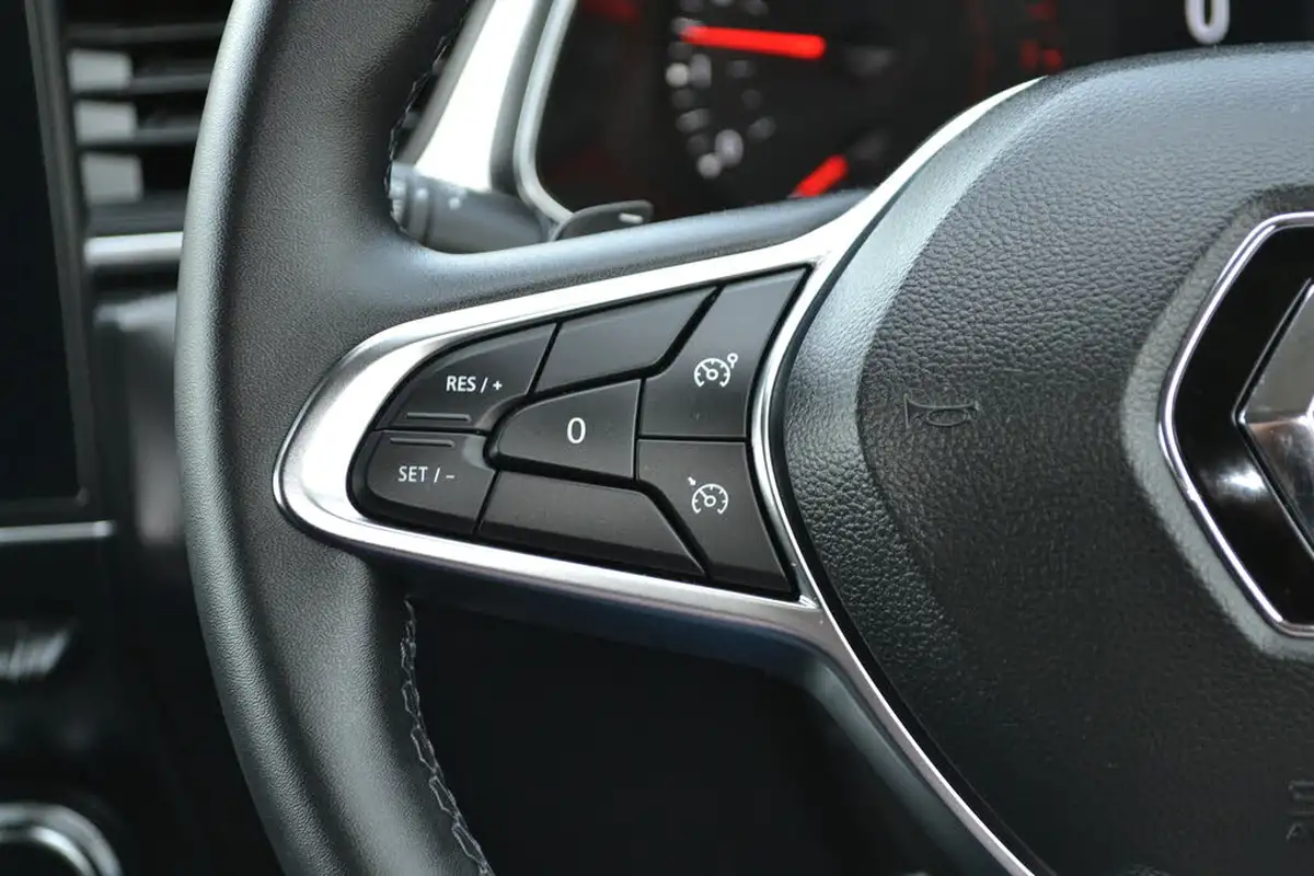 2022-renault-captur-13-tce-iconic-edition-edc-auto-big-11