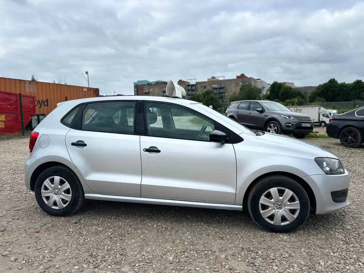 2010-volkswagen-polo-12-s-5d-big-13