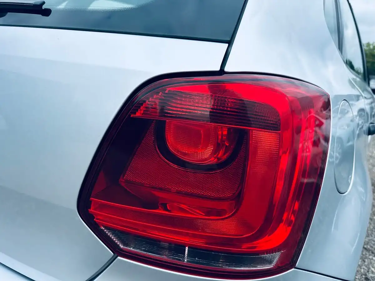 2010-volkswagen-polo-12-s-5d-big-65