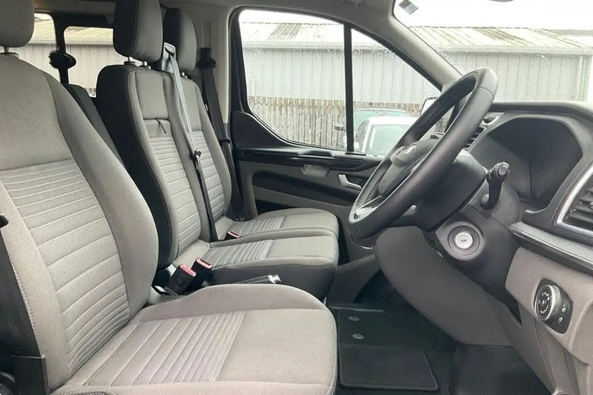 2023-ford-tourneo-custom-big-23