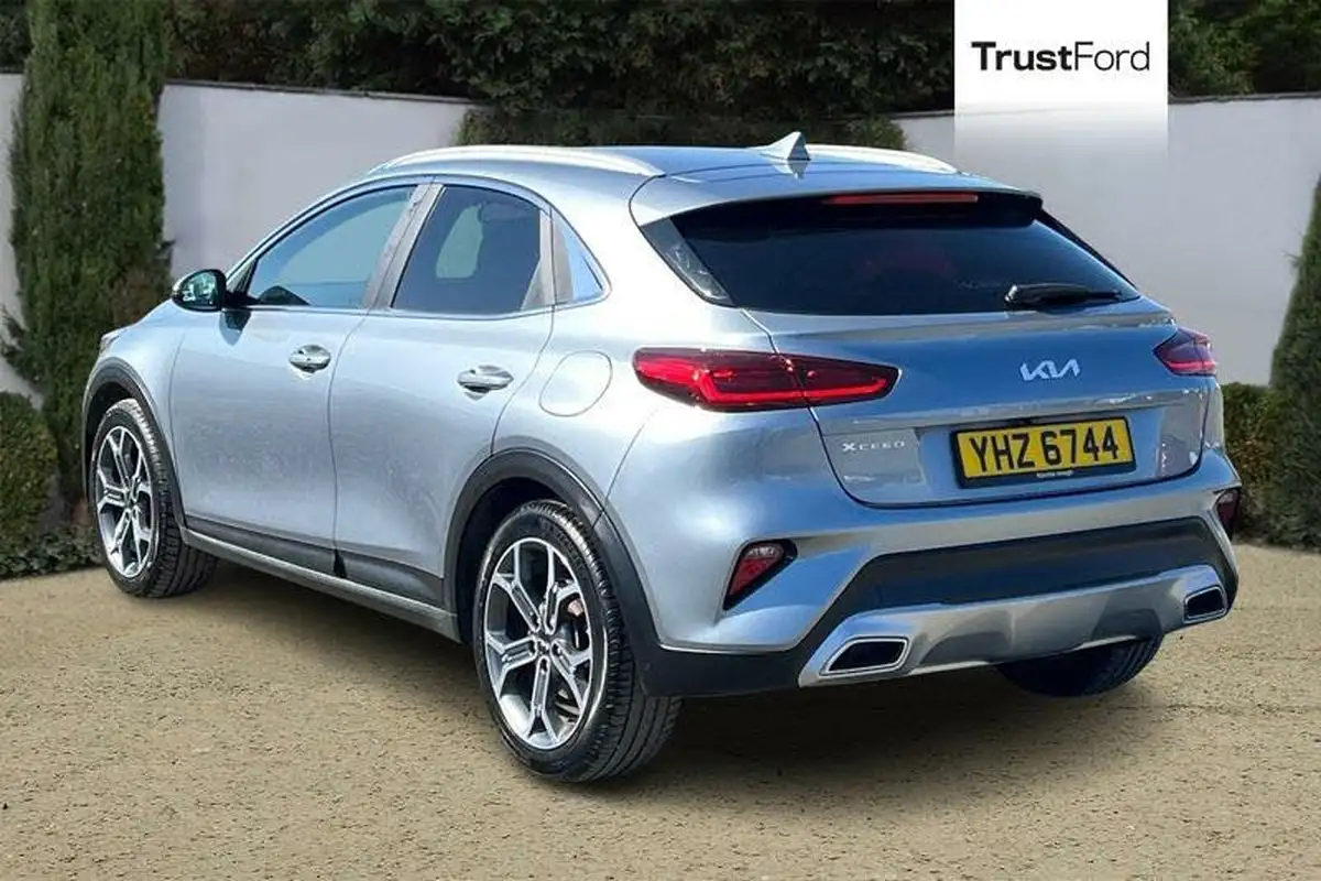 2022-kia-xceed-15-t-gdi-3-big-1
