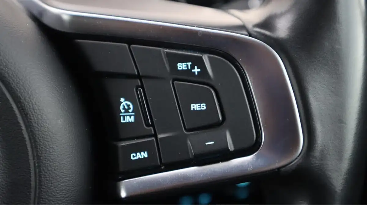 2019-jaguar-e-pace-20-i4d-r-dynamic-150ps-big-39