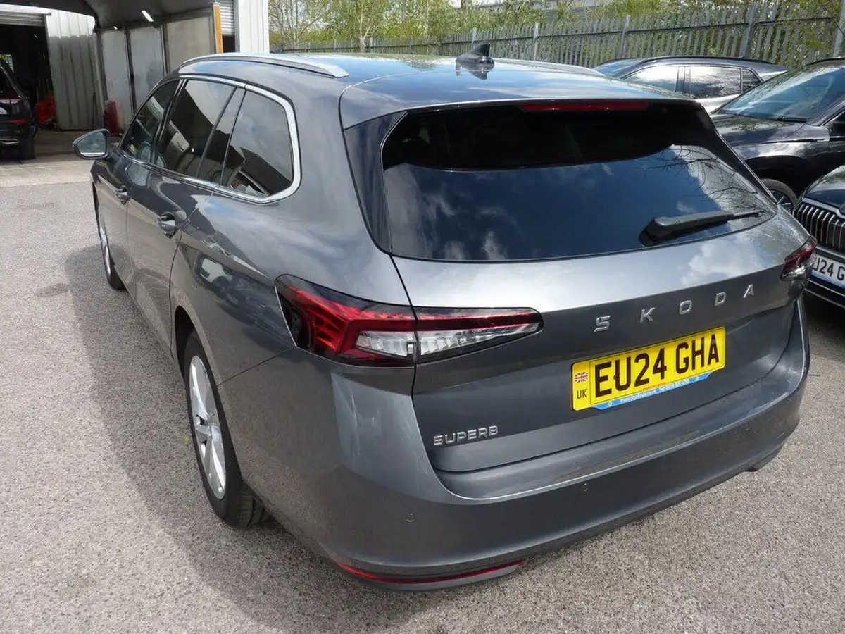2024-skoda-superb-20tdi-se-technology-estate-dsg-big-3