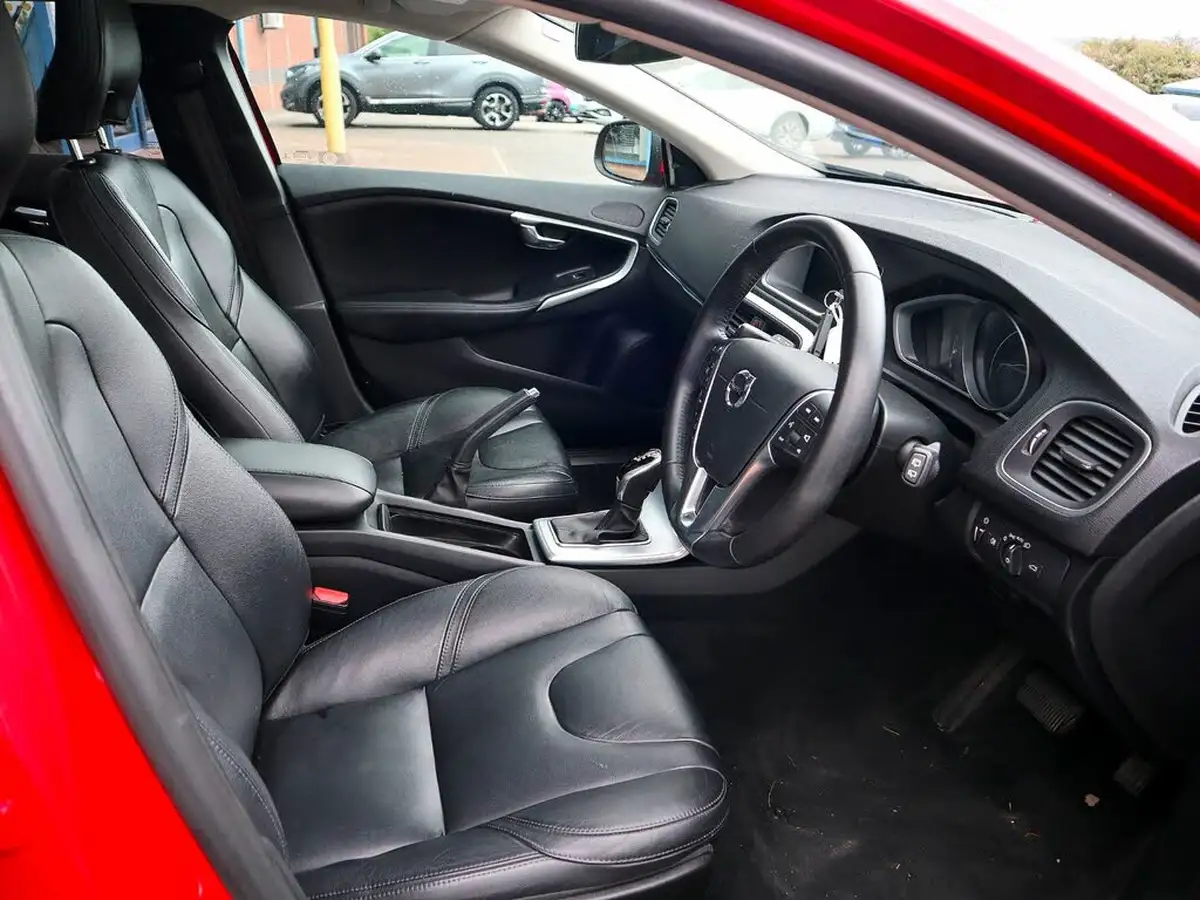 2018-volvo-v40-15-t3-inscription-big-2