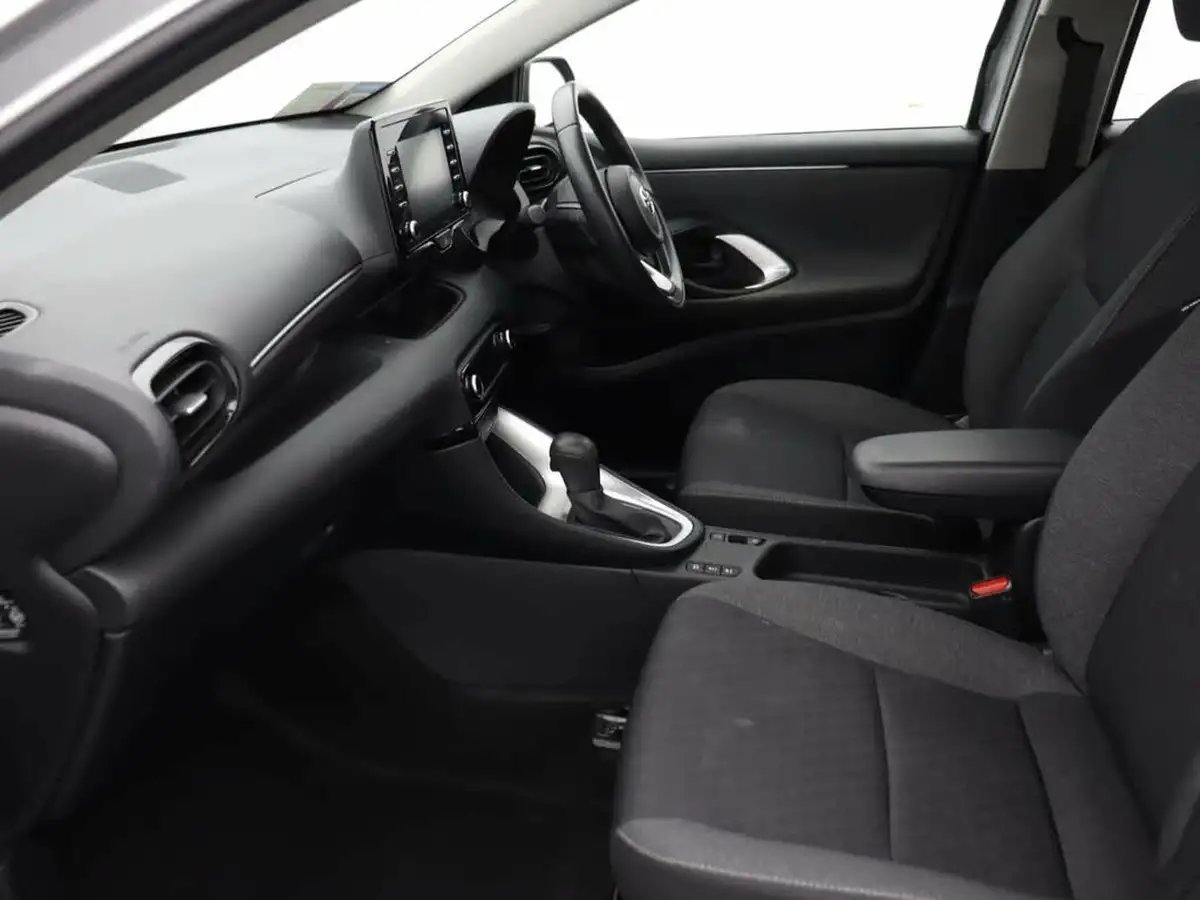 2021-toyota-yaris-15-vvt-i-icon-114bhp-hybrid-1490cc-e-cvt-big-12