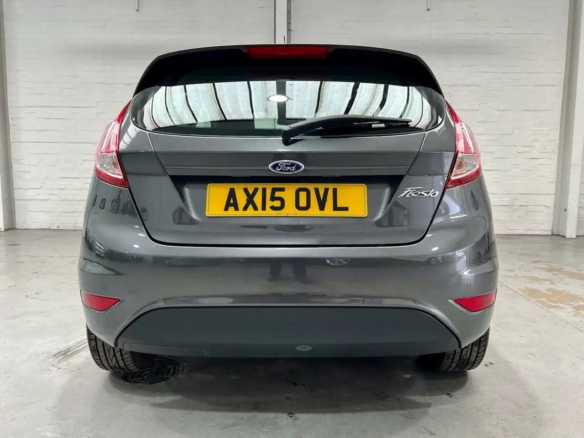 2015-ford-fiesta-125-zetec-3d-big-13