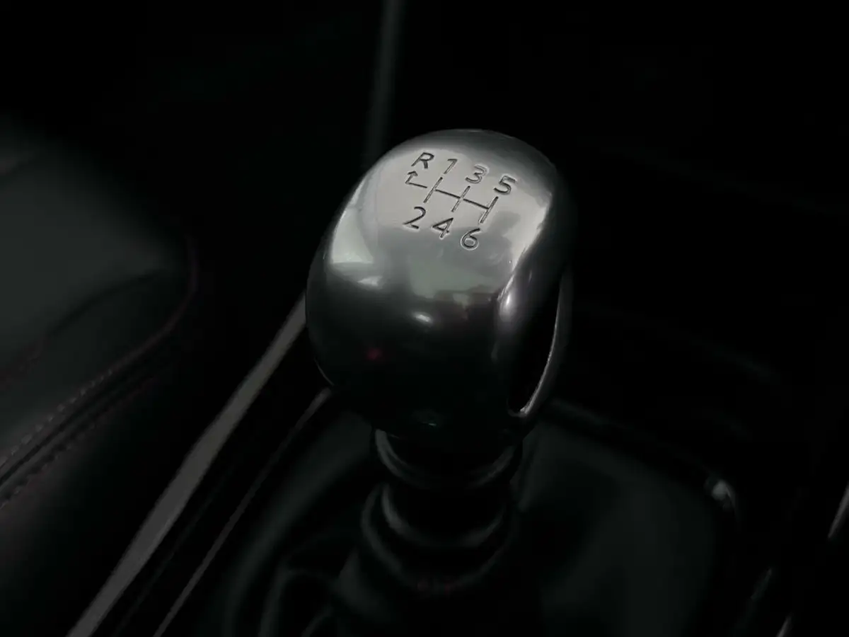 2019-peugeot-2008-suv-12-puretech-gt-line-110bhp-eat6-big-36