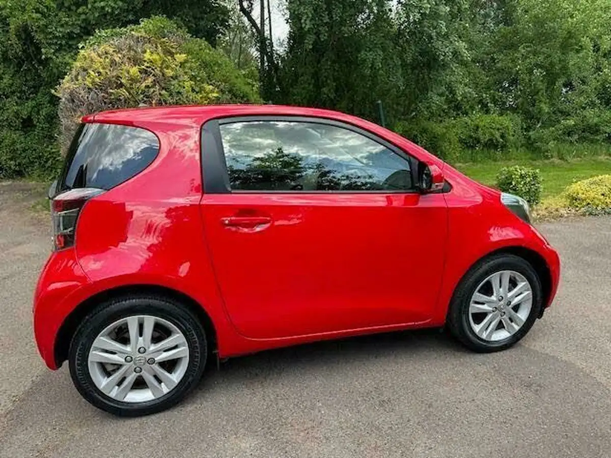 2013-toyota-iq-133-3-multidrive-big-6