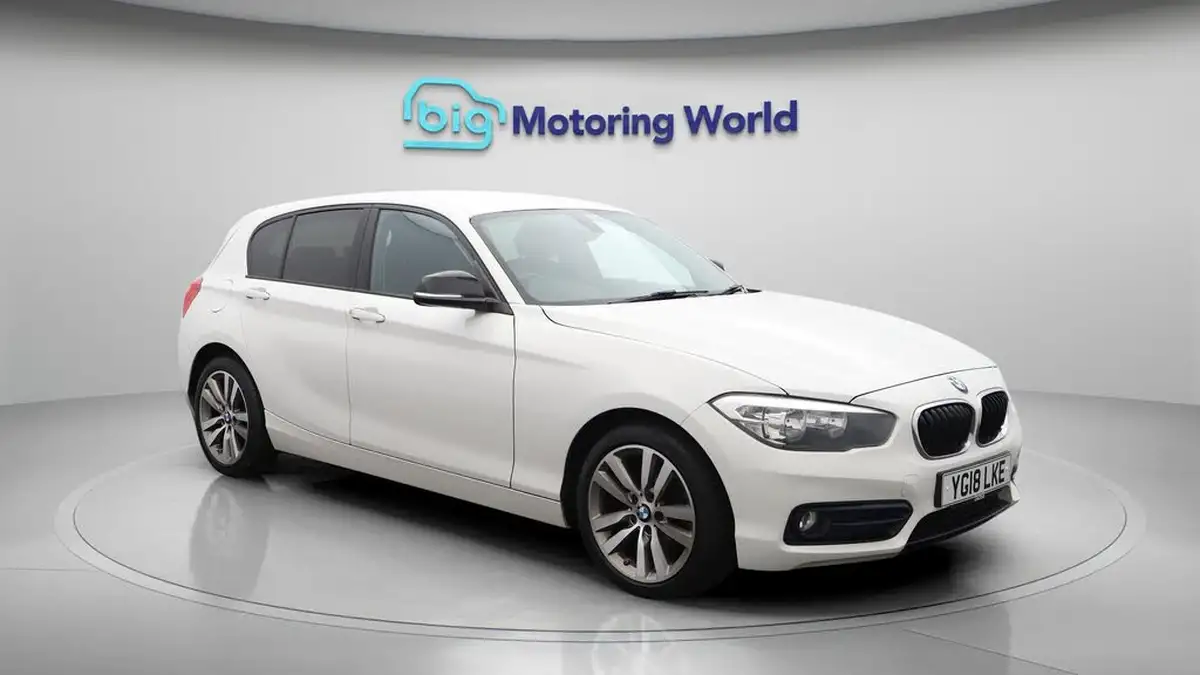2018-bmw-1-series-15-118i-se-5d-big-1
