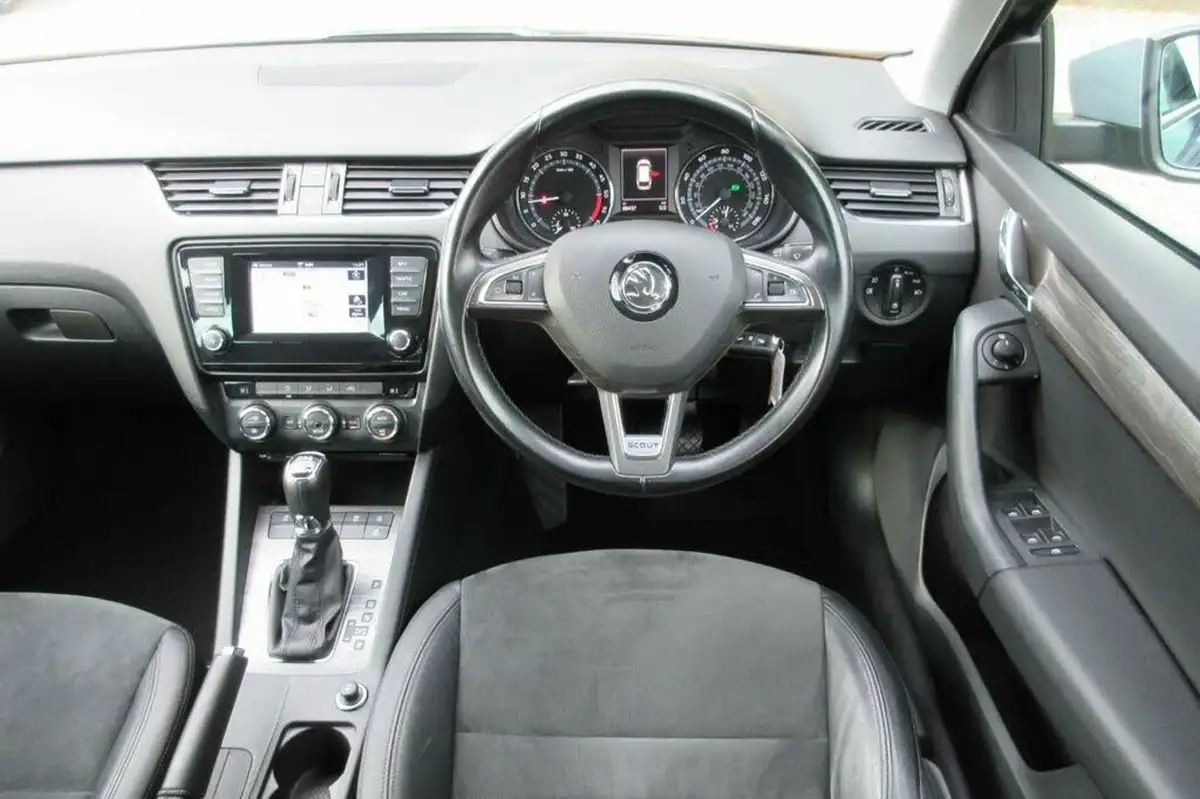2014-skoda-octavia-20tdi-scout-184ps-dsg-big-27