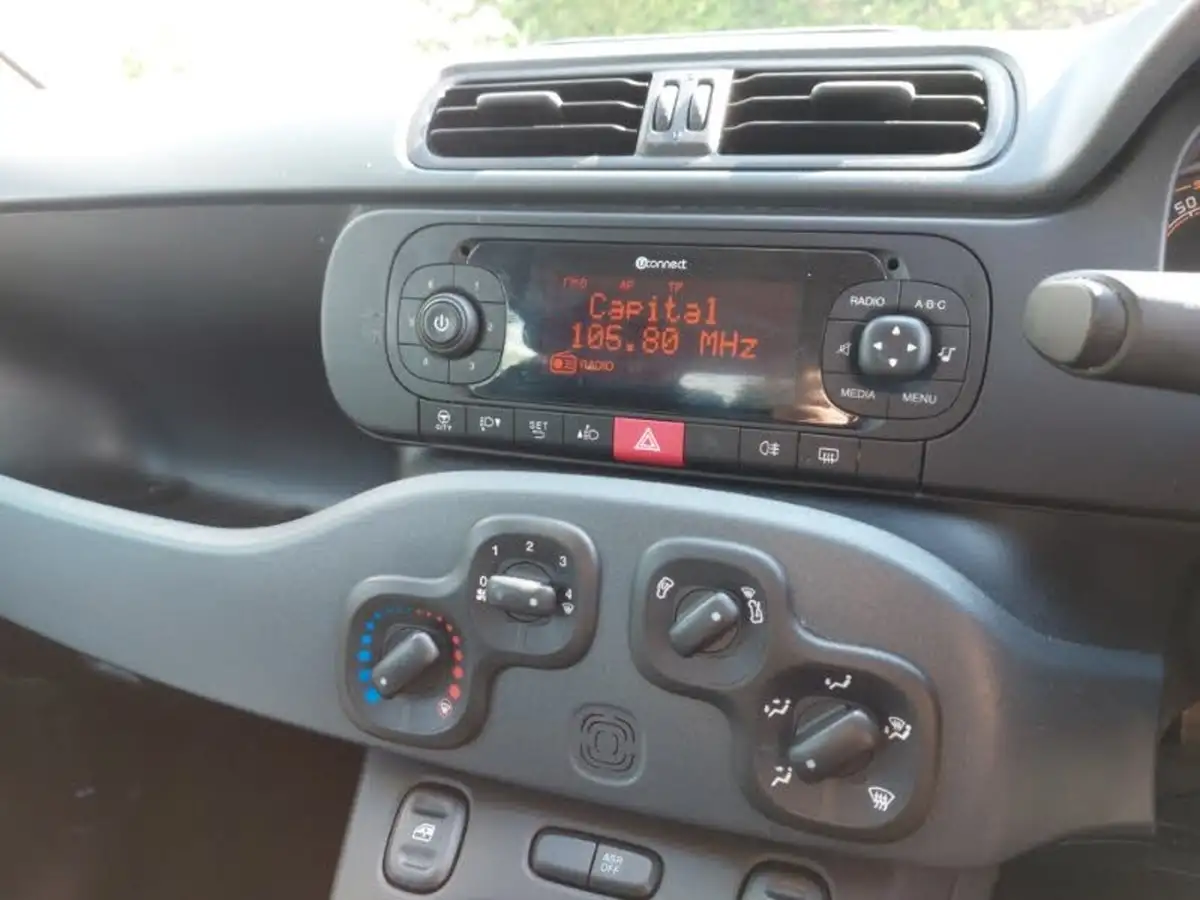 2015-fiat-panda-12-easy-big-9
