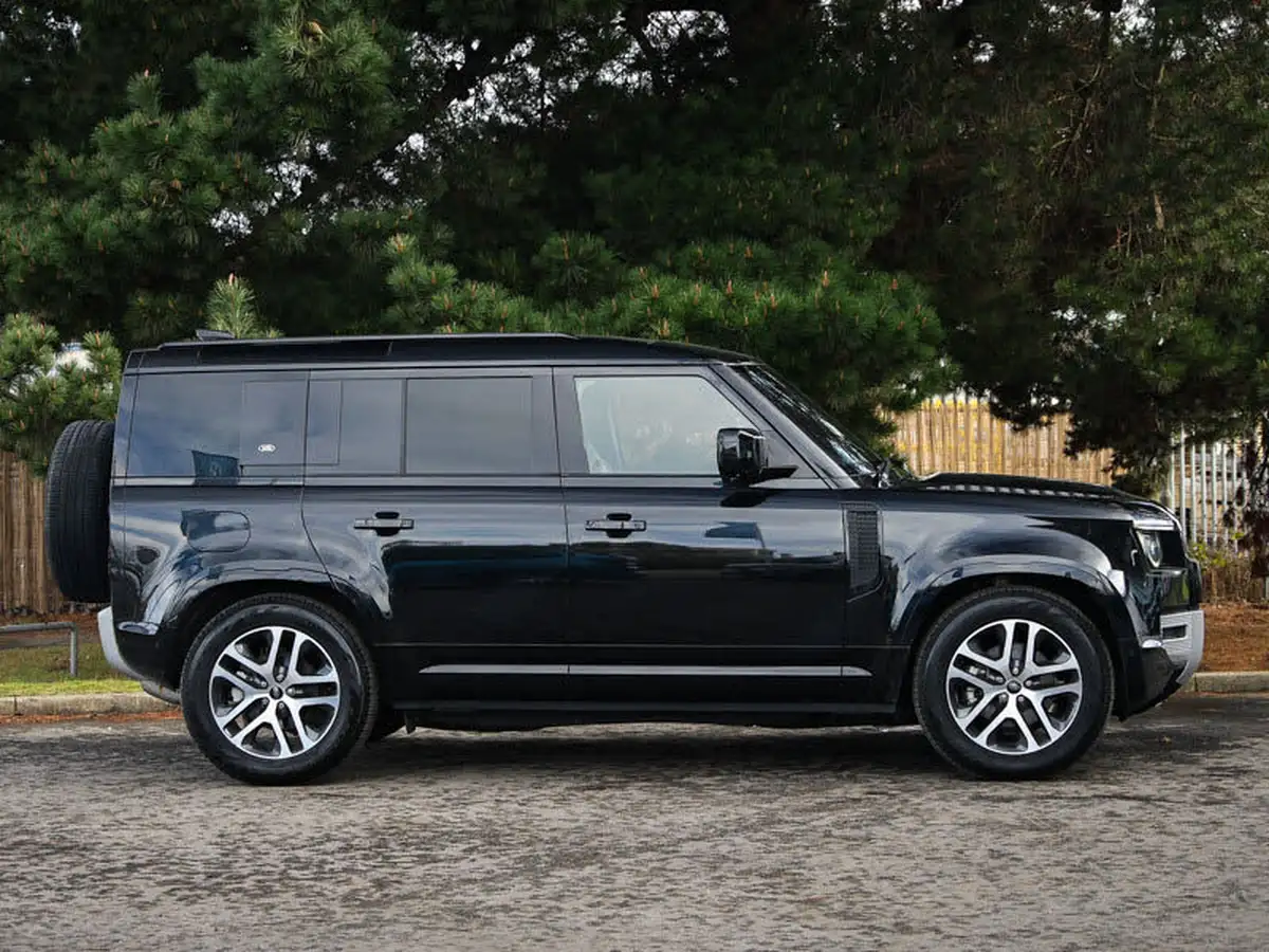 2024-land-rover-110-defender-30-d250-xs-edition-big-3