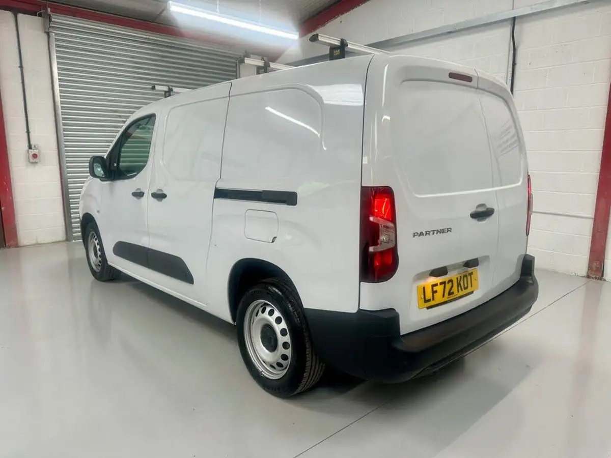 2023-peugeot-partner-15-bluehdi-950-professional-premium-100pseu6d-ss-big-3