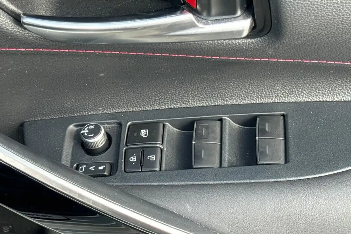 2020-toyota-corolla-20-vvt-i-excel-trk-hatchback-big-36
