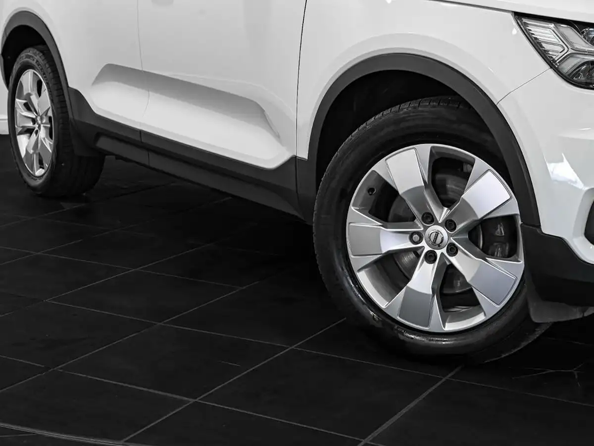 2019-volvo-xc40-20td-d3-momentum-pro-awd-geartronic-big-16