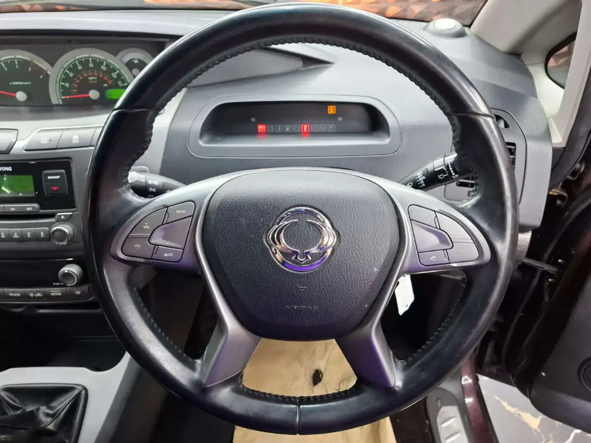2016-kgm-ssangyong-turismo-22td-ex-big-39