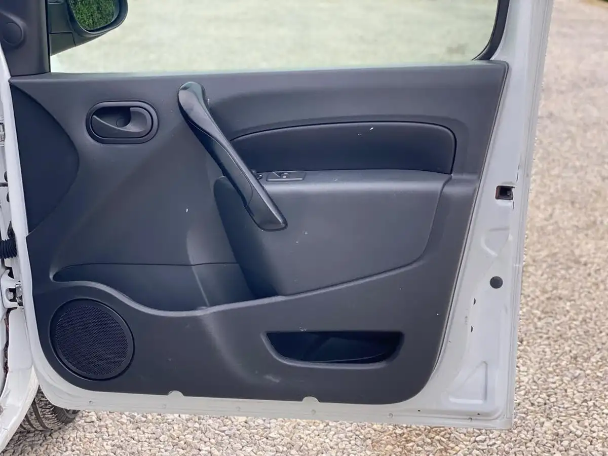 2016-renault-kangoo-15td-ml19-dci-90-business-panel-big-23