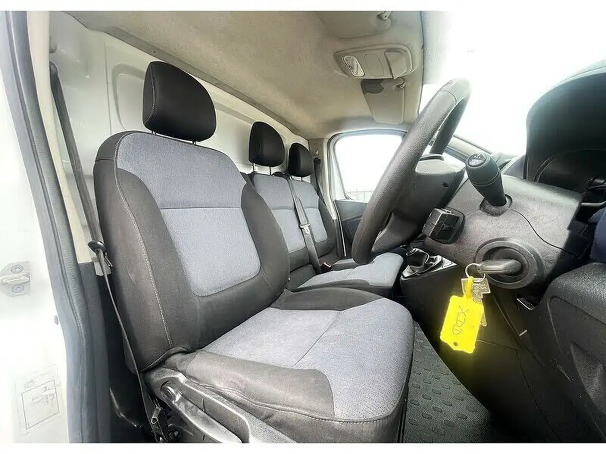 2017-vauxhall-vivaro-16cdti-2900-l2h1-120pseu6-panel-van-big-39