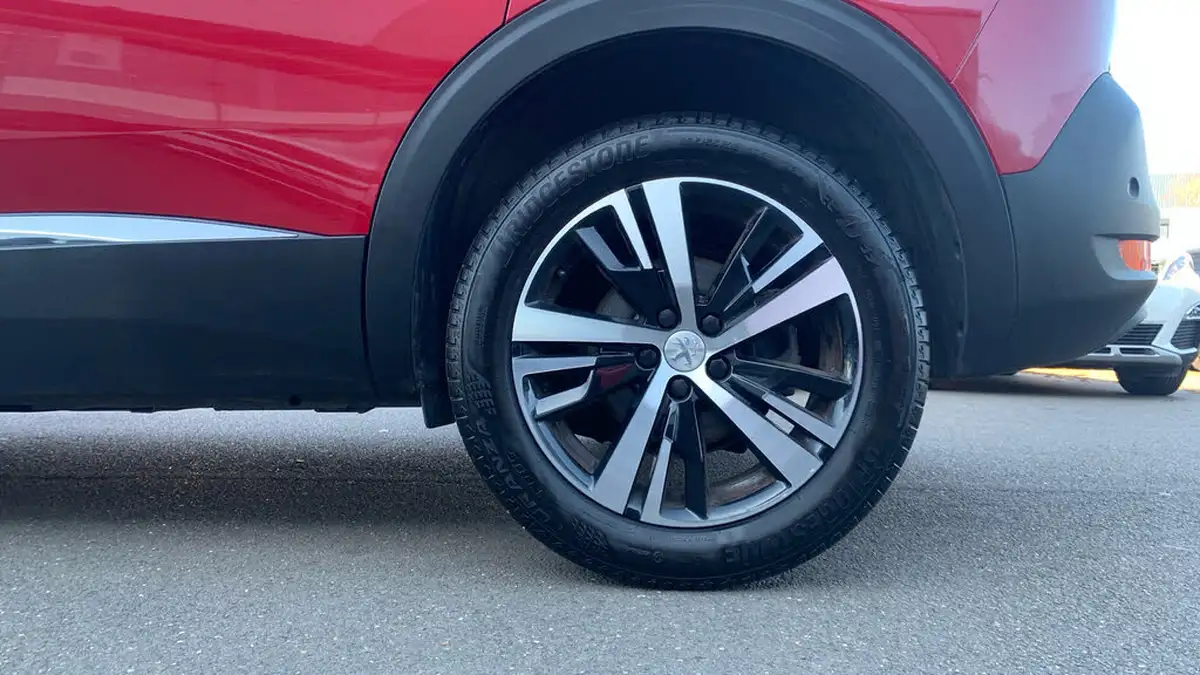 2023-peugeot-5008-suv-16-puretech-gt-big-15
