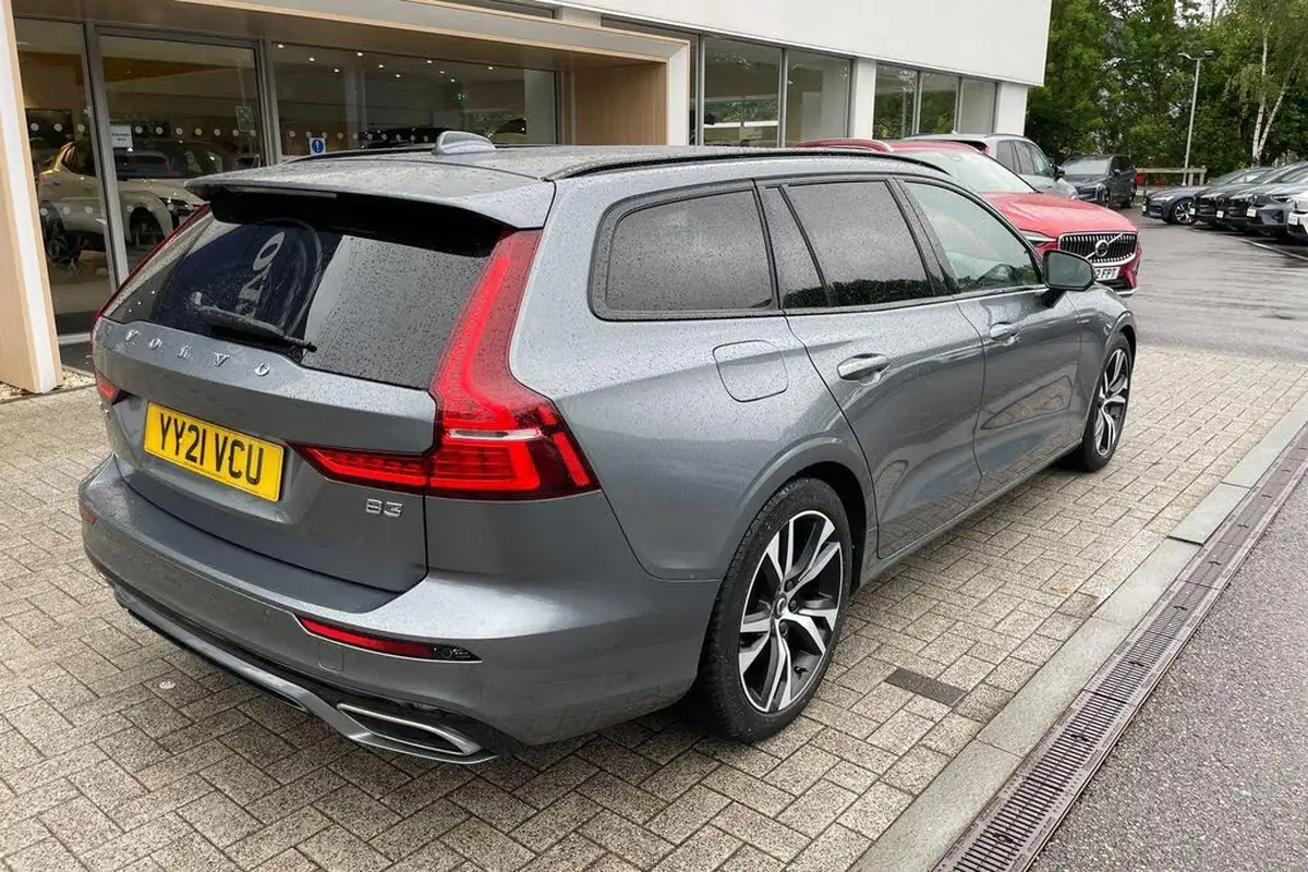 2021-volvo-v60-20-b3-r-design-160bhp-big-6