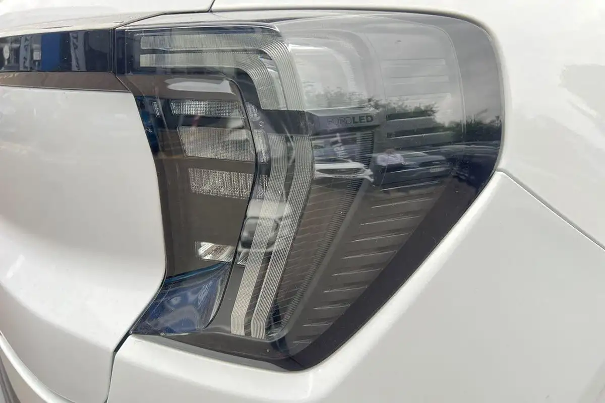 2024-ford-explorer-e-premium-340ps-awd-79kwh-big-24