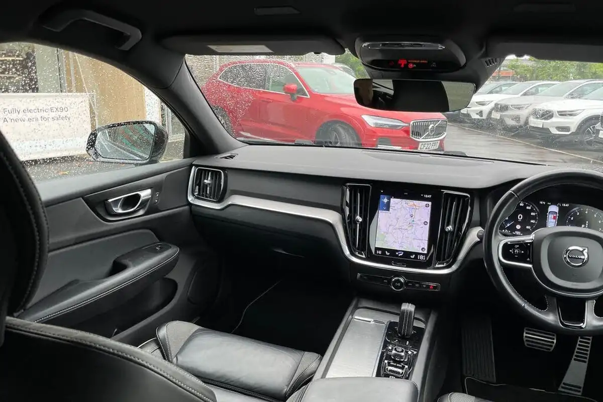 2021-volvo-v60-20-b3-r-design-160bhp-big-30
