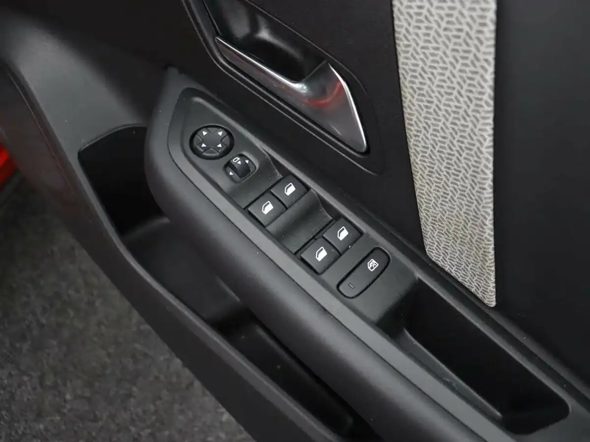 2022-citroen-c4-12-puretech-sense-plus-eat8-big-22