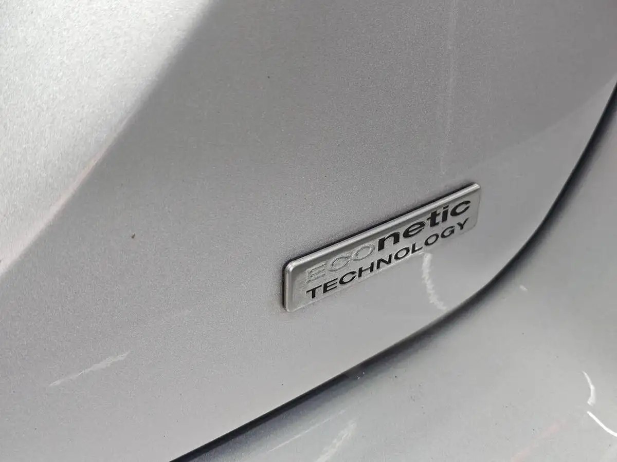 2012-ford-focus-10-zetec-100ps-hatchback-big-78