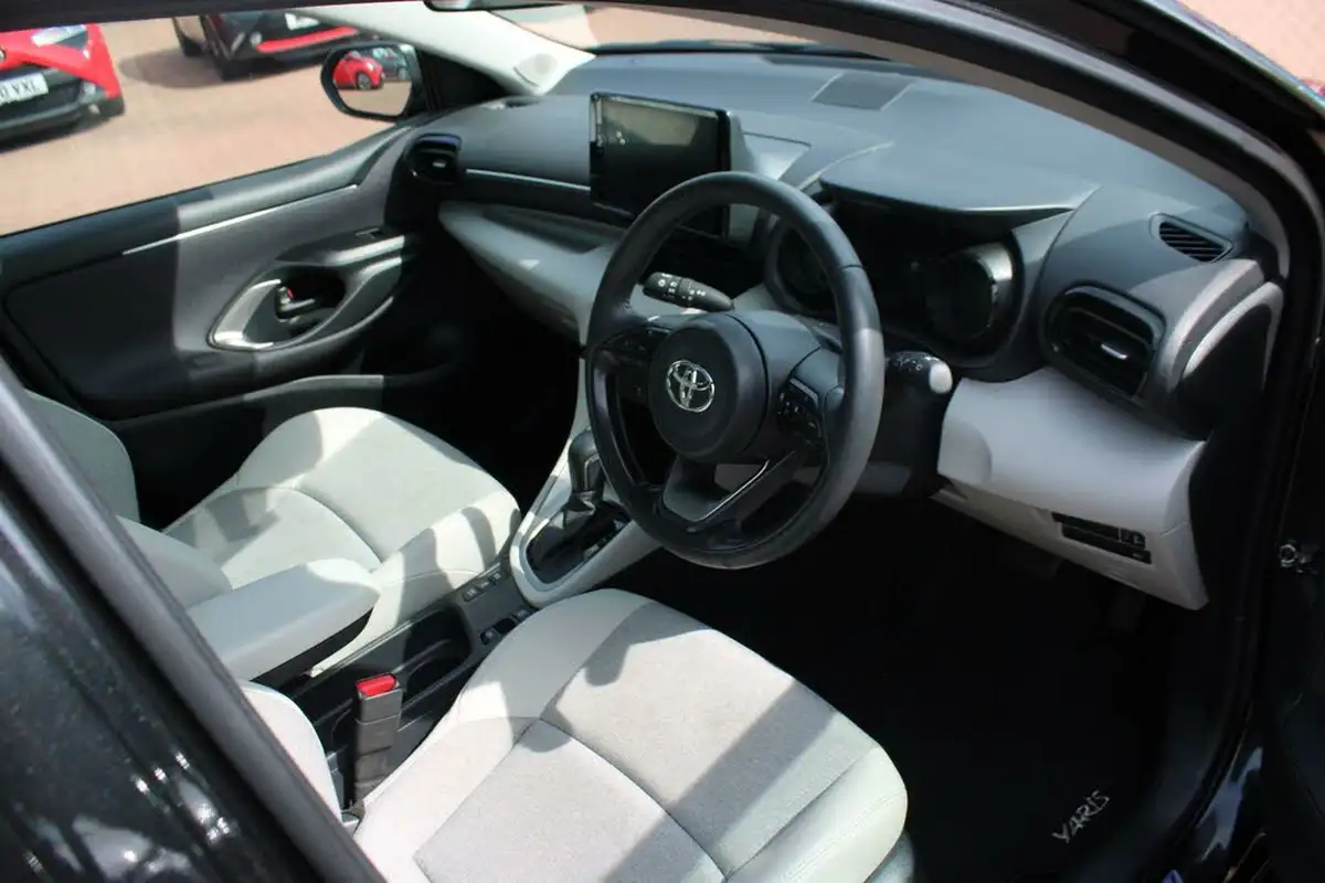 2023-toyota-yaris-15-vvt-i-excel-big-9