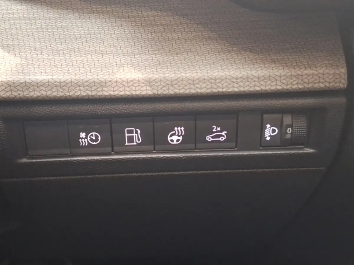 2022-dacia-sandero-10-tce-comfort-90bhp-cvt-big-13