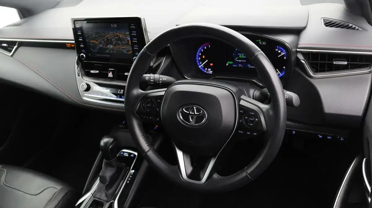 2020-toyota-corolla-18-vvt-i-excel-trk-hatchback-big-8