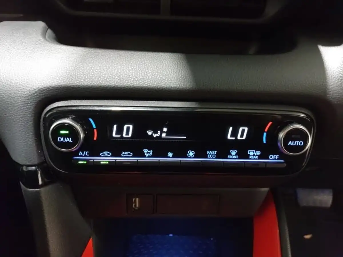 2021-toyota-yaris-15-vvt-i-launch-edition-big-13