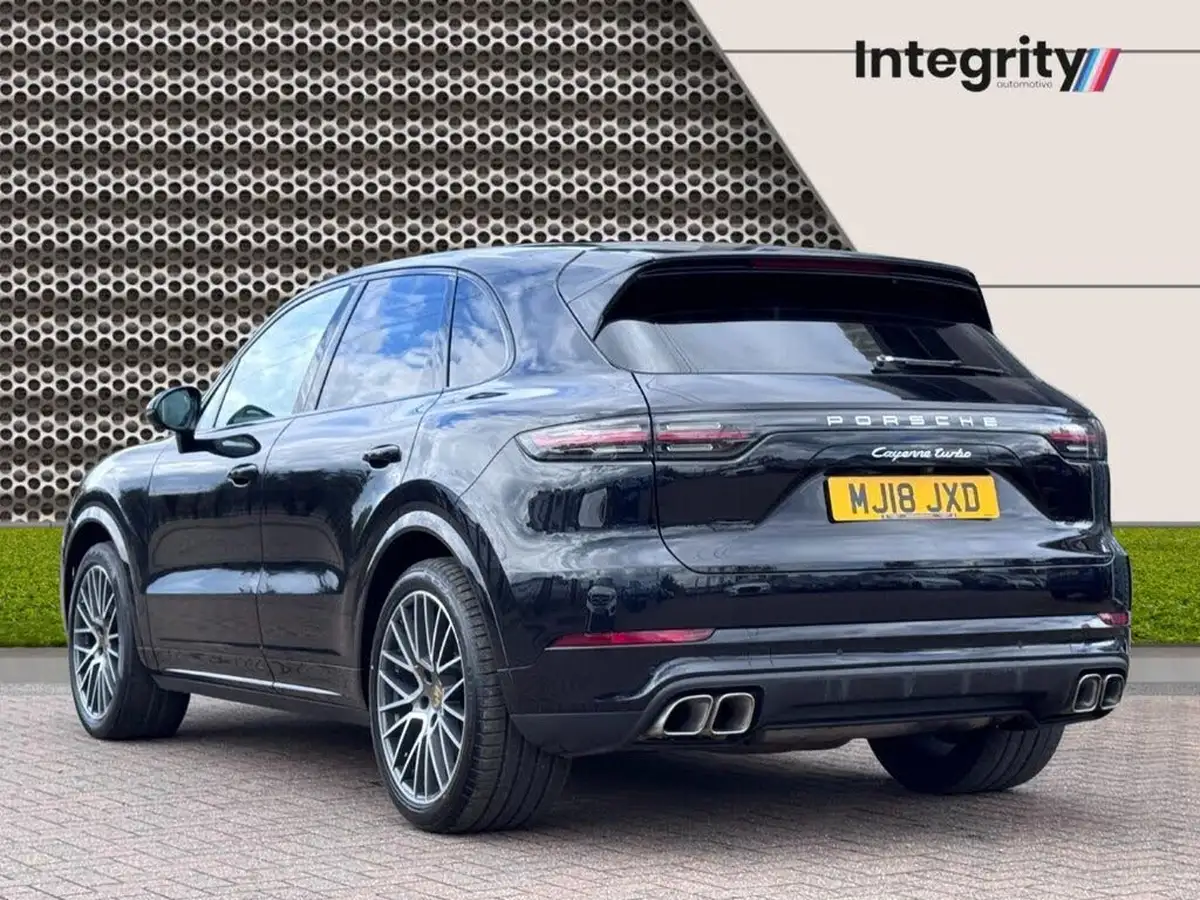 2018-porsche-cayenne-40-v8-turbo-big-3
