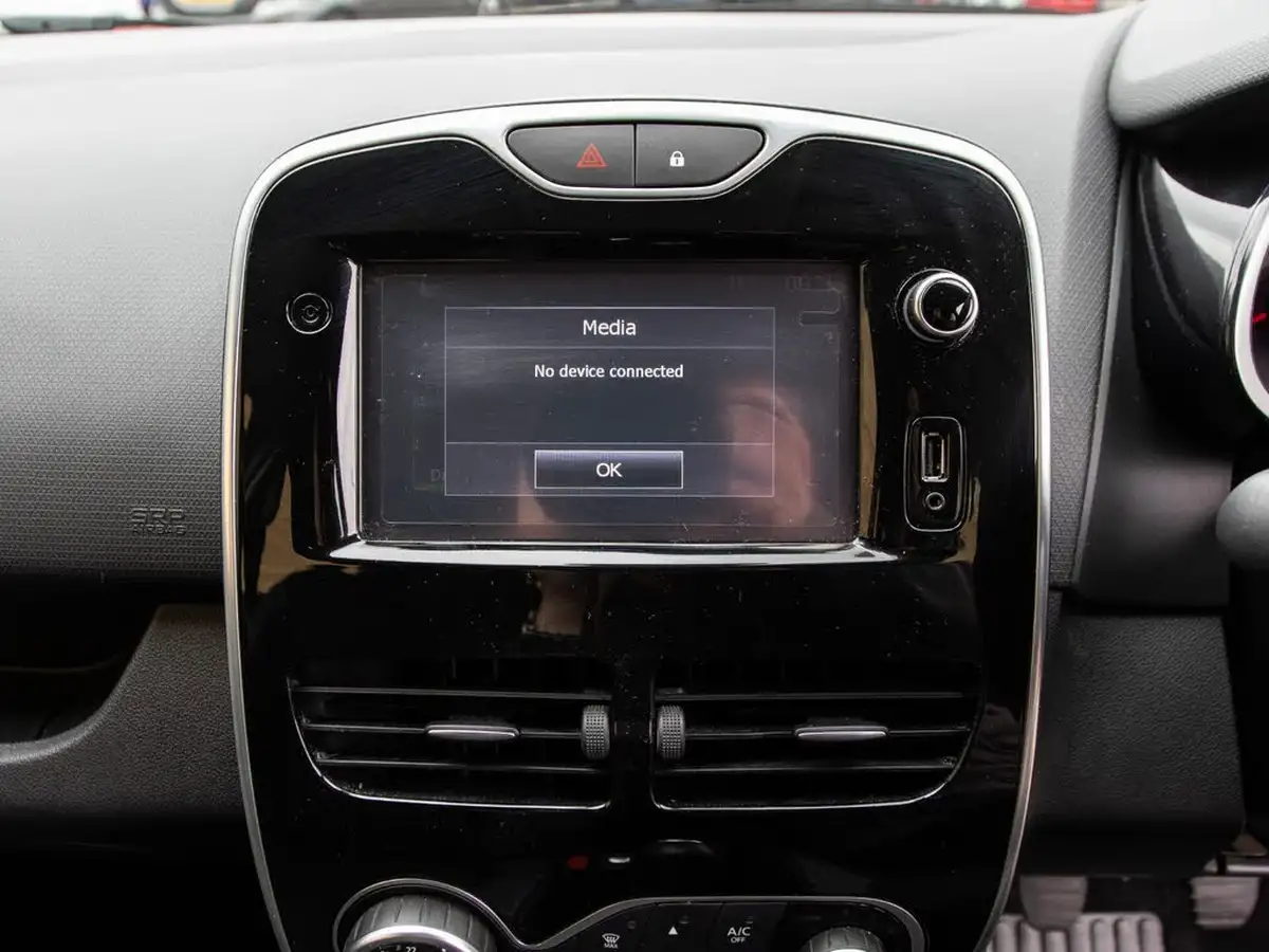 2016-renault-clio-09-tce-dynamique-s-nav-big-23
