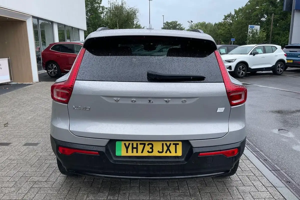 2023-volvo-xc40-e-twin-recharge-core-big-7