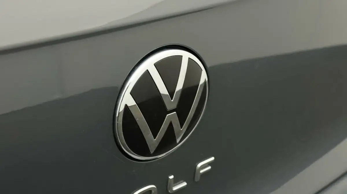 2022-volkswagen-golf-15-tsi-life-130ps-hatchback-big-19