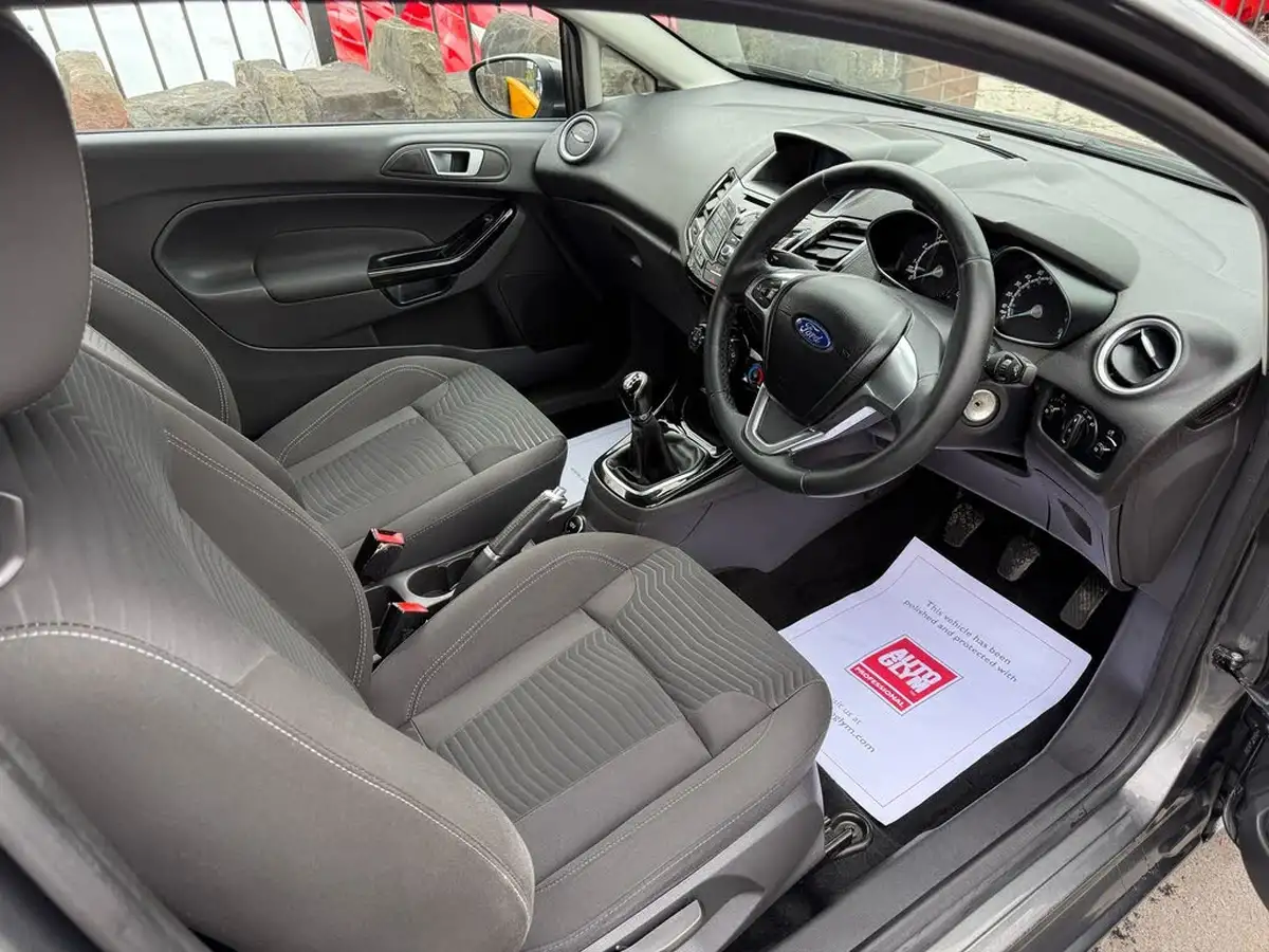 2017-ford-fiesta-125-zetec-3d-big-6