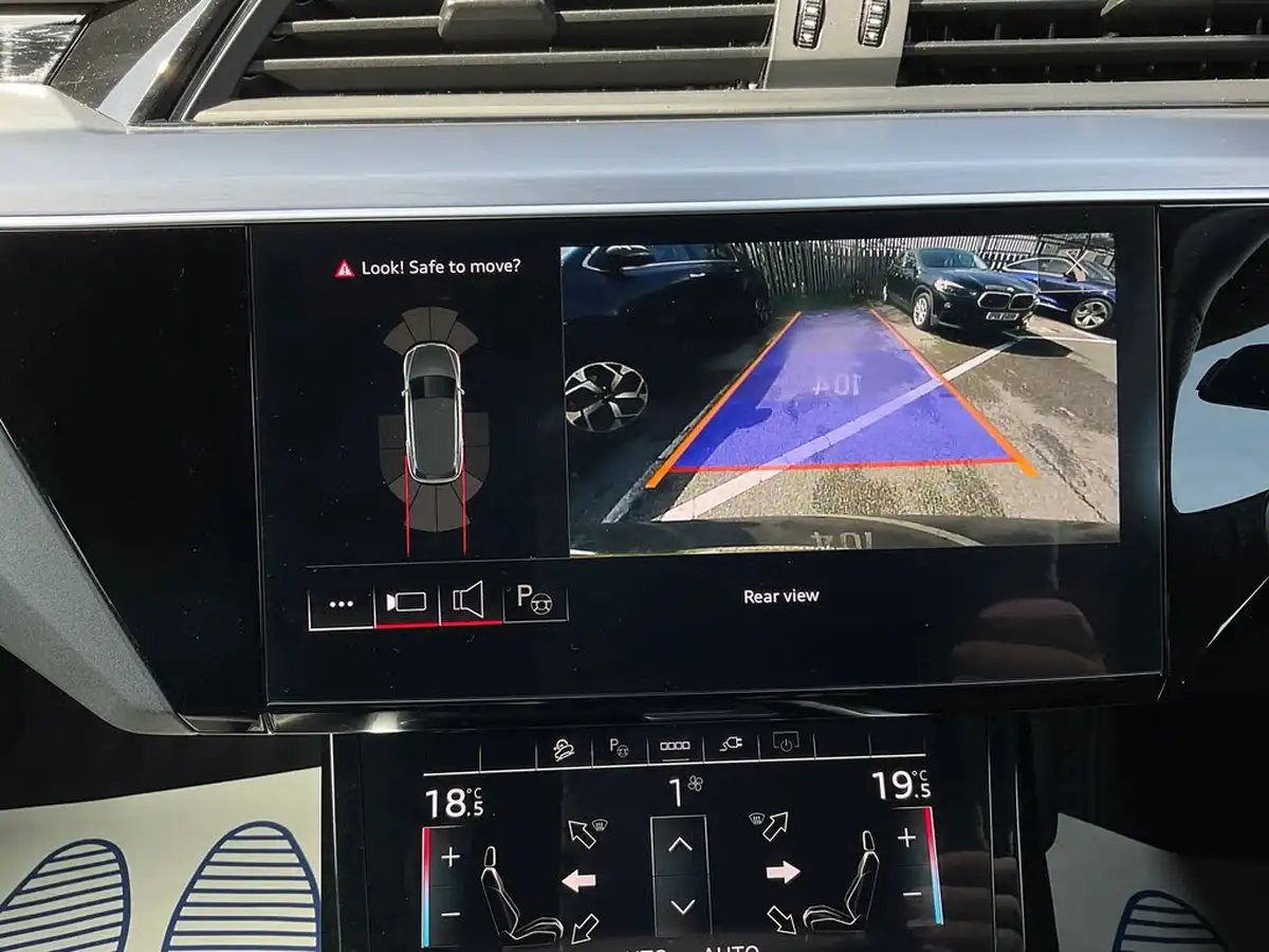 2022-audi-e-tron-50e-black-edition-station-wagon-big-25