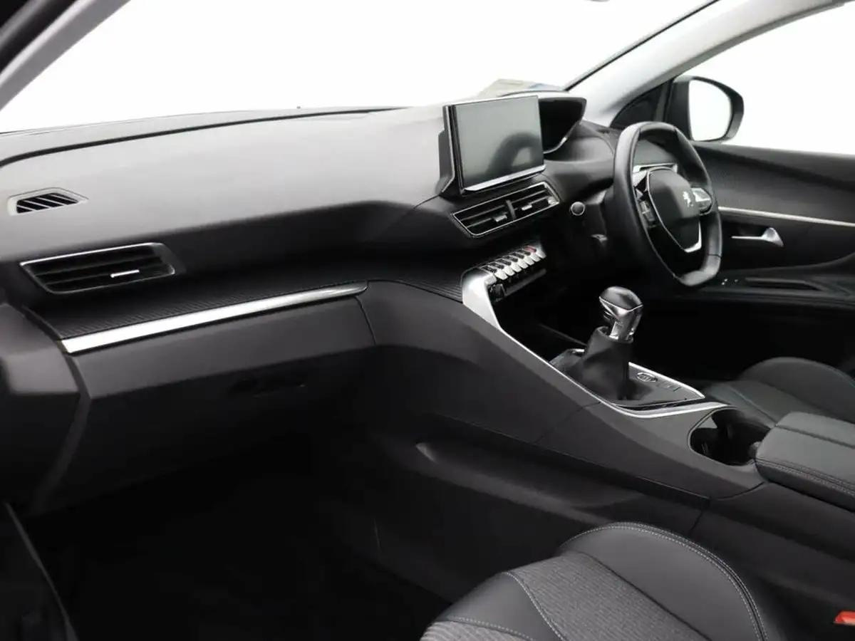 2022-peugeot-3008-suv-12-puretech-allure-big-18