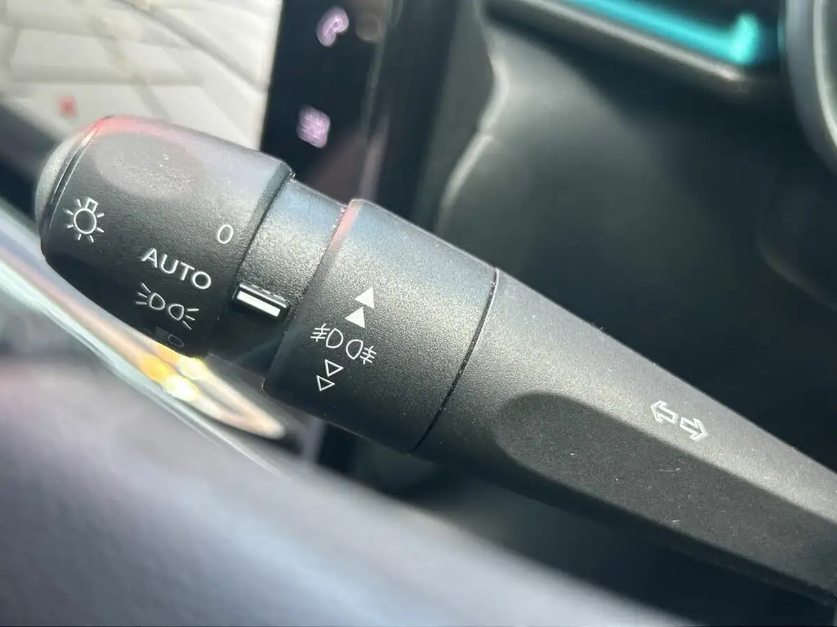 2022-citroen-c3-12-puretech-shine-plus-110ps-ss-big-24