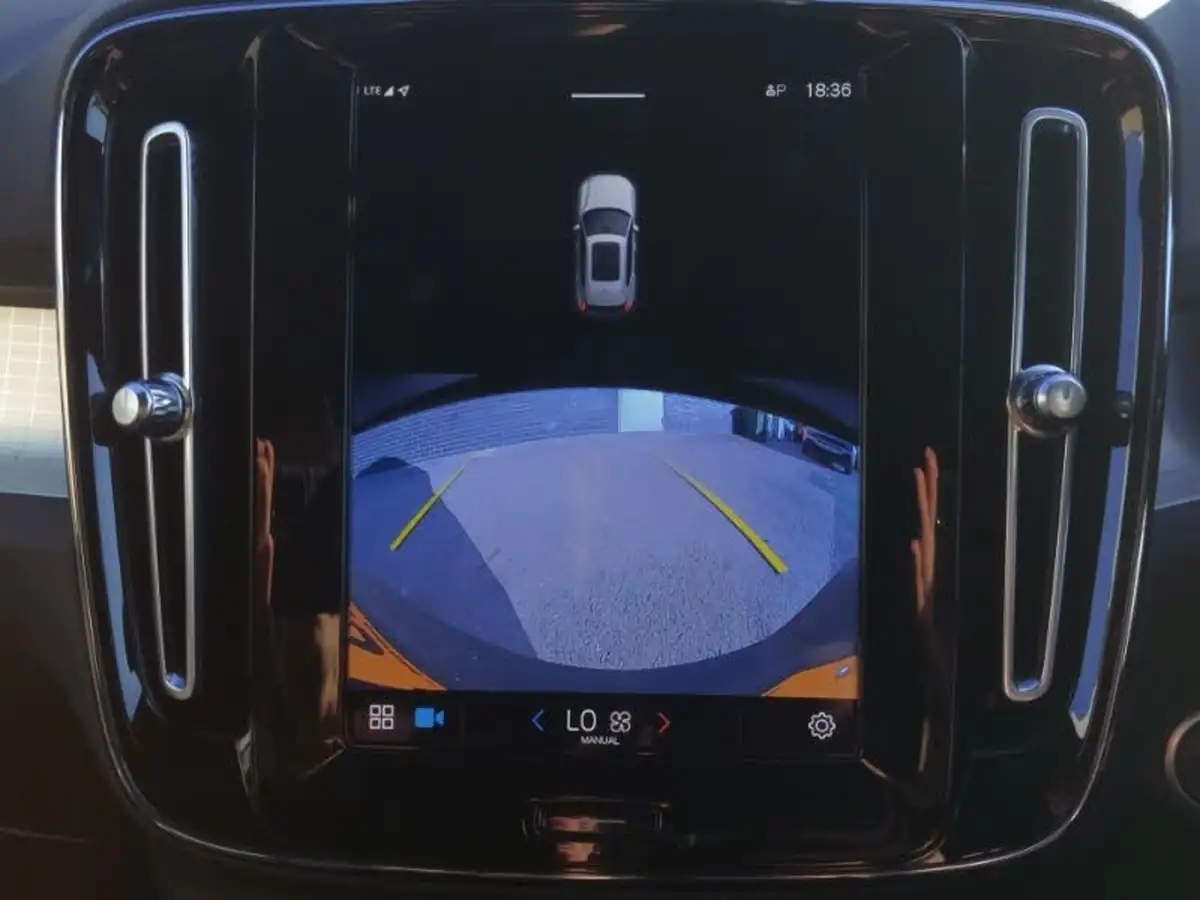 2023-volvo-xc40-20-b3-core-big-12