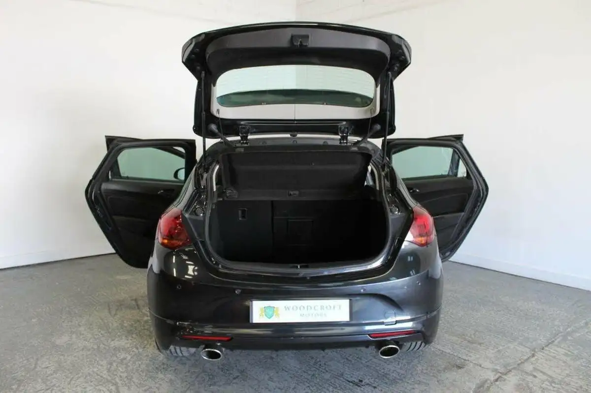 2012-vauxhall-astra-20td-elite-16v-165ps-ecoflex-ss-big-22