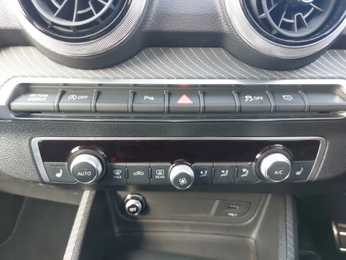 2022-audi-sq2-20-tfsi-black-edition-big-14