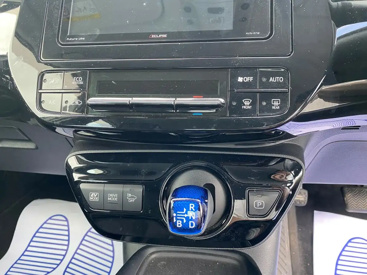 2019-toyota-prius-big-26