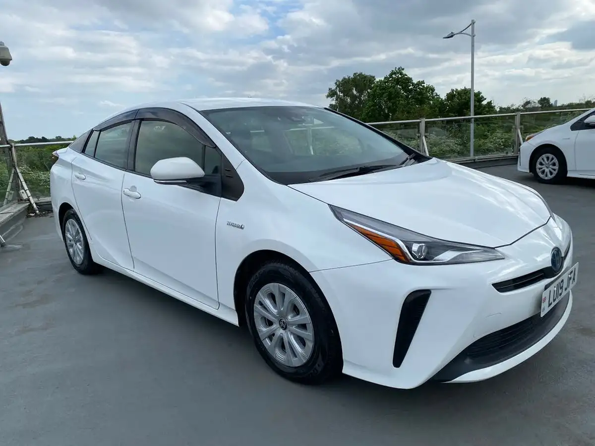 2019-toyota-prius-big-2
