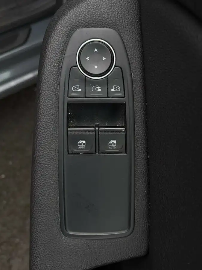 2021-renault-clio-10-sce-iconic-75bhp-big-27