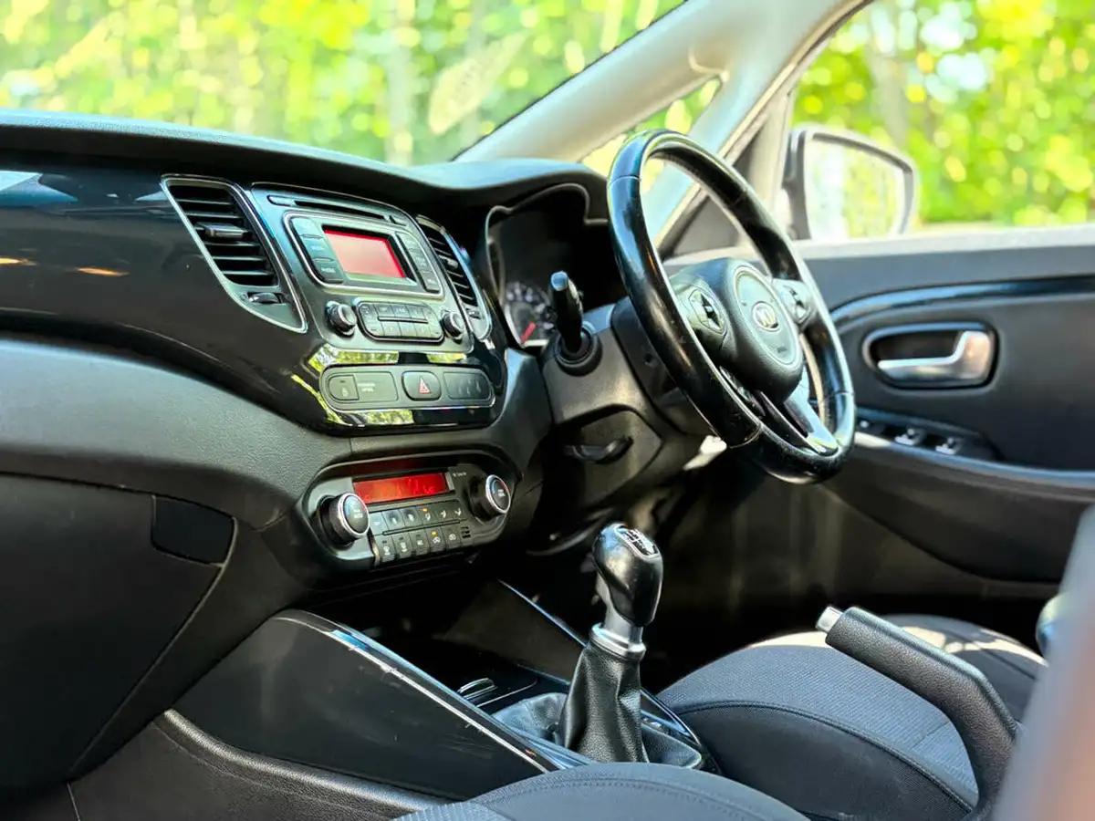 2014-kia-carens-17-crdi-2-114bhp-isg-big-56