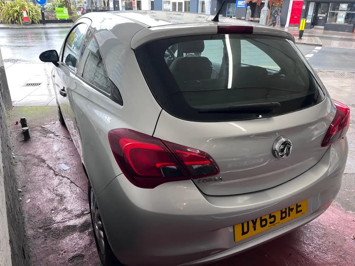 2015-vauxhall-corsa-12-life-3d-big-5