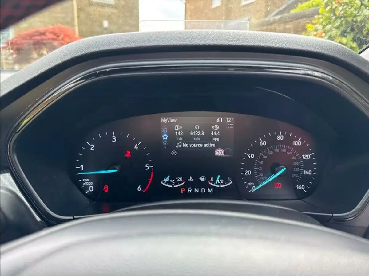 2019-ford-focus-15-st-line-x-hatchback-auto-big-10